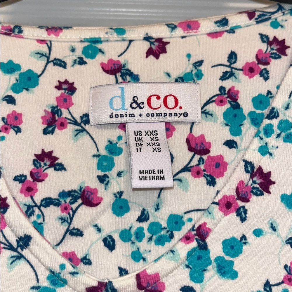 Floral Patterned Top - Picture 2 of 2